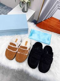 2023 designer Fur shoes summer cork flat slippers Fashion designs leather slippers Beach sandals Casual shoes