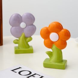 Decorative Objects Modern Home Decoration Ceramic Flower Statue Creative Room Decor Desk Ornaments Sculpture and Craft Gifts 230815