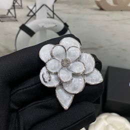 Brand Designer Letter Silver Pins Brooches Women inlay Crystal Flower Never Fading Brass Copper Sweater Cape Buckle Brooch Suit Pin Cloth Jewerlry Accessories