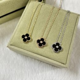 Fashion Classics Four Leaf Clover Necklace Designer Jewellery Set Pendant Necklaces Gold Silver Mother of Pearl Green Flower Necklace Womens with Box