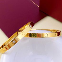 Bangle Woman Stainless Steel Couple Love Bracelet Mens Fashion Jewelry Valentine Day Gift for Female Accessories Wholesale