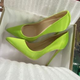 Katı fluo yeşil klasik taban kadın saten sivri ayak 8cm 10cm 12cm kırmızı dipler yüksek topuk ayakkabılar düğün bridemaids zarif stiletto pompalar artı boyutu