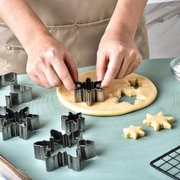 Baking Moulds 1Set 3D Stainless Steel Christmas Cookie Cutter Mold Kitchen Accessories Bakeware Snowflake Biscuit Fondant