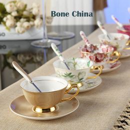 Mugs European Elegant Bone China Coffee Cup and Saucer Spoon Luxury Porcelain Dish British AfternoonTea Set Kitchen Drinkware 230815