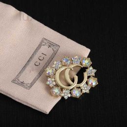 Pins, Brooches designer New style inlaid with high-end English letters, flowers, rhinestones, brass materials, exquisite decorative clothing, brooches, women L65V