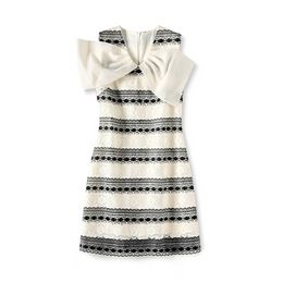 2023 Summer Apricot Striped Print Ribbon Tie Bowknot Lace Dress Sleeveless V-Neck Knee-Length Casual Dresses W3L043103