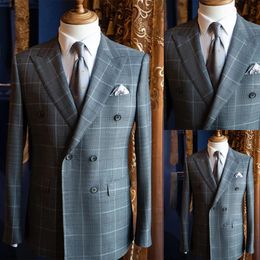 Plaid Double Breasted Suits Blazer For Men Wedding Peaked Lapel Tuxedos Slim Fit Groom Wear Classic Jacket Customise Only Coat