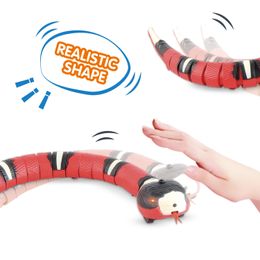 Halloween Toys Tricky Electric Smart Sensor Simulated Coral Snake Funny Cat Pet Toy Crawl Charge Fall Resistance Novelty 230815