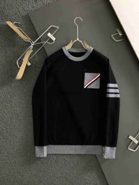 Mens Sweaters TB Thom Sweater 2024 Yeni Sonbahar Kış Moda Markası Üstler Klasik Stripes Sulağı Sıradan Spor Harajuku Erkek J230806