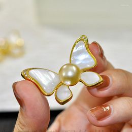 Brooches MeibaPJ Golden Natural Pearl Butterfly Corsage Brooch Fashion Sweater Jewellery For Women Empty Tray