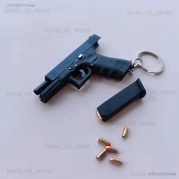 2023 High Quality Metal Pistol Gun Miniature Model Alloy Empire 1 3 Shell Ejection Keychain Model Ornament T2308