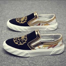 Men Leather Casual Shoes Man Slip-On Luxury Embroidery Suede Leathers Flat Skate Shoe Trend Loafers