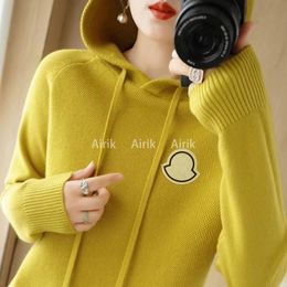 2023 Luxuskleidung Pullover Womens Designer Sweater Einfacher lässiger Strickkontrast Kapuze mit langärmeligen, up-close-Herbst-Mode-Fashion-Pullover