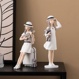 Decorative Objects Modern Home Travel Girl Figurine Decoration Ornaments Sculpture for Interior Room Decor Desk Accessories Figures 230815