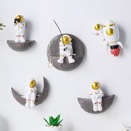 Decorative Objects Figurines Nordic Wall Decoration Astronaut Resin Shelves Home Decor 3D For Living Room Bedroom Hanging 230815