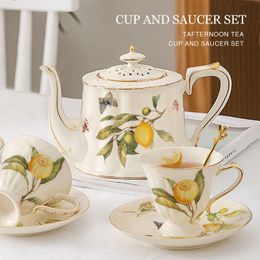 Mugs French Retro Gold Edge Cup And Saucer Set Lemon Teapot Coffee Mug Ceramic Dinner Plates Kitchen Drinkware For Birthday Wedding 230815