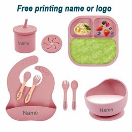 Cups Dishes Utensils 8PCS Set Feeding Set For Baby Silicone Sucker Bowl Plate Cup Bibs Spoon Fork Sets Personalised Name Square Dining 230815