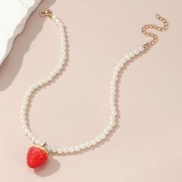 Pendant Necklaces Lovely Simulation Resin Strawberry Necklace For Women Girls Simple Temperament Round Pearl Choker Daily Decoration Jewellery