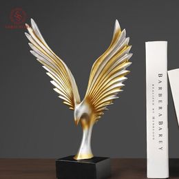 Decorative Objects Figurines SHS Golden Trophy Angel Wings Sculpture Home Decoration Accessories Living Room Childrens Decorations Eagle 230815