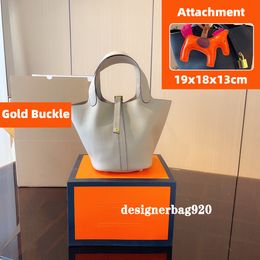 Designer Bucket Bag Second Hand Luxury Bags Genuine Leather Luxury Handbags Gold or Silver Buckle Thick Strap Travel Tote Designers Bags Small Shoulder Bag