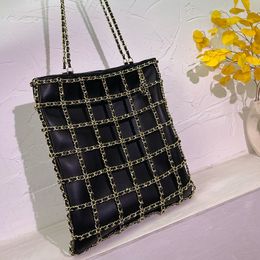 19 Designer Womens Shoulder Bag Chain Bag Soft Lambskin Hardware Metal Buckle Matelasse Chain Luxury Handbag Large Shopping Bag Travel Bag Vertical Sacoche 37x31cm