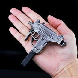 PUBG Model Mini Gun Alloy UZI Submane Gun Pistol Shape Keychain Mini Metal Portable Gun Model Shell Ejection Free Assembly T230816