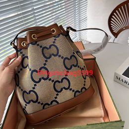Kova çantası 2023 yeni gelgit diyagonal çanta moda mini püskül omuz çantası Kore versiyonu deri retro tarzı çanta kadın