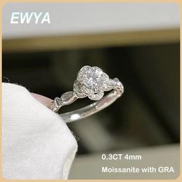 Wedding Rings EWYA Real D Colour 03CT 4mm For Women Girls Fine Jewellery S925 Silver Pass Diamond Test Ring Flower Band 230816