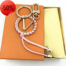 Keychains Lanyards Classic Top-Quality Fashion Brand Keychain Letter Designer Metal Womens Bag Charm Pendant Auto Parts giftes