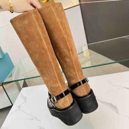 Nuovi stivali per ginocchini con caviglia con fibbia Slip-On Pompe di punta di punta di piedi Designer Luxury Fashion Ins Booties Suede Sole Sole Boot Women Scarpe Scarpe Scarpe dimensioni 35-41