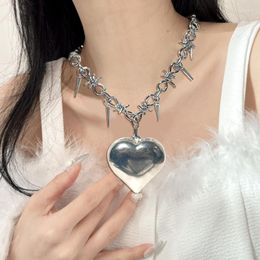 Pendant Necklaces Alloy Gothic Thorns Clavicle Chain Big Heart Choker Necklace Punk For Women Hiphop Rock Jewelry