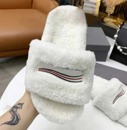 Luxury Autumn Slippers Womens Ladies shoes Designer Winter Wool Slides Fur Fluffy Furry Warm Letters Sandals Comfortable Fuzzy Slipper 2023 designer boots