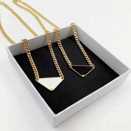 Colares pendentes de colares de pingentes de luxo moda para homem mulher triangular invertida cartas de cartas de cartas de jóias presentes masculino personalidade feminina clavic