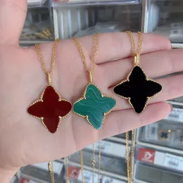 The designer of the luxury brand designs a stylish new four-leaf clover necklace with a diameter of 2.5cm and Chain length 90cm 18k gold pendant necklace for women