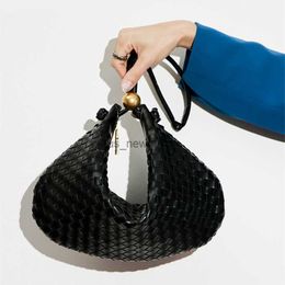 Hobo 2023 New Fashion Woven Tote Handbag Soft PU Leather Weave Purse Wrist Bags Internet Popular Niche Design Casual Shoulder Bag HKD230817