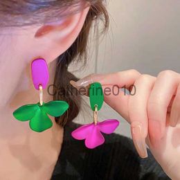 Charm Exaggerated Colored Petal Earrings Purple Green Gold Luxurious Eardrop Fashion Unique Exquisite Painted Ear Pendants For Women J230817