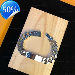 Charm Bracelets Designer High Quality Silver Love Bracelet Men Women Gold Chain Fashion Personality Hip-hopes 566ess