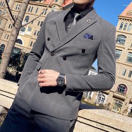 Herrenanzüge Plyesxale Double Breasted Anzug Männer 2023 Schwarzer grauer Plaid für die neueste Coat Pant Design 2 PCs Check Kostüm Homme Q897