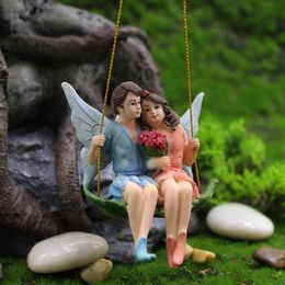 Decorative Objects Figurines Romantic Couple Figurines Swing Flower Miniature Fairy Garden Micro Landscape Resin Art Craft House Scene Decoration 230816