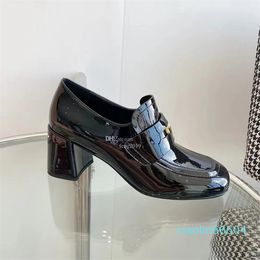 Top Quality Womens Dress Shoes Black Pink Lacquer Leather Sexy Dress Business Luxury Casual Shoes Designer Sandals