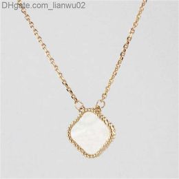 Pendant Necklaces Luxury Designer Clover Necklace Womens Fashion 15mm Flowers Fourleaf Cleef Pendant Necklace Jewelry for Neck Gold Chain Necklaces Z230817