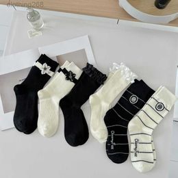 Black and white socks women's medium length socks thin leather shoes fashionable lace socks white princess socks versatile and trendy women's socks