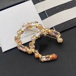 Classic Brand Designer Copper Pins Rhinestone Pearl Fashion Unisex Jewellery Brooch High Quality Marry Christmas Party Jewerlry Accessories