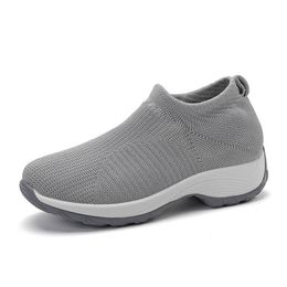 walking designer mens running shoes fashionable spring new outdoor Individualised thick sole shoes cover the foot and step on casual shoes sports fashion shoes