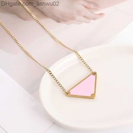 Pendant Necklaces triangle pendant necklace Jewellery heart necklaces gold chain men mossanite cross medusa mens chain necklace best designer Jewellery Z230819