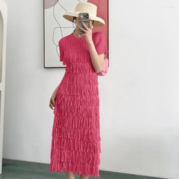 Casual Dresses 2023 Summer Three Mansions Simple Pleated Celebrity Slim Fit Mid Length Dress Round Neck Short Sleeve Solid Tassel