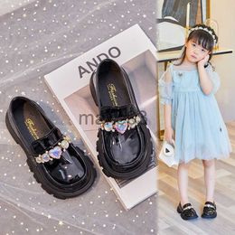 Sneakers Spring Autumn Girls Leather Shoes with Bowknot Pearls Beading Princess Sweet Cute Soft Comfortable GirChildren Flats Kids Shoes J230818