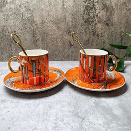 Mugs Luxury 2 Sets Euro Royal Court Bone China Cups And Saucers Retro Couple Coffee Afternoon Tea Set with spoon Gift Box 230817