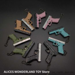 Novelty Items High Quality Keychain Model Toy Gun Miniature New Product Alloy Pistol Collection Toy Gift Pendant R230818
