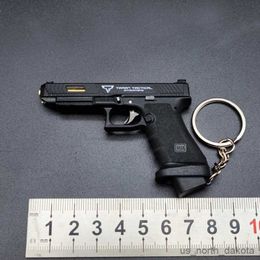 Novelty Items New Tactical Keychain Alloy Empire Mini Pistol Gun Weapon Key Ring Gift Decorations with Bullets and Magazine R230818